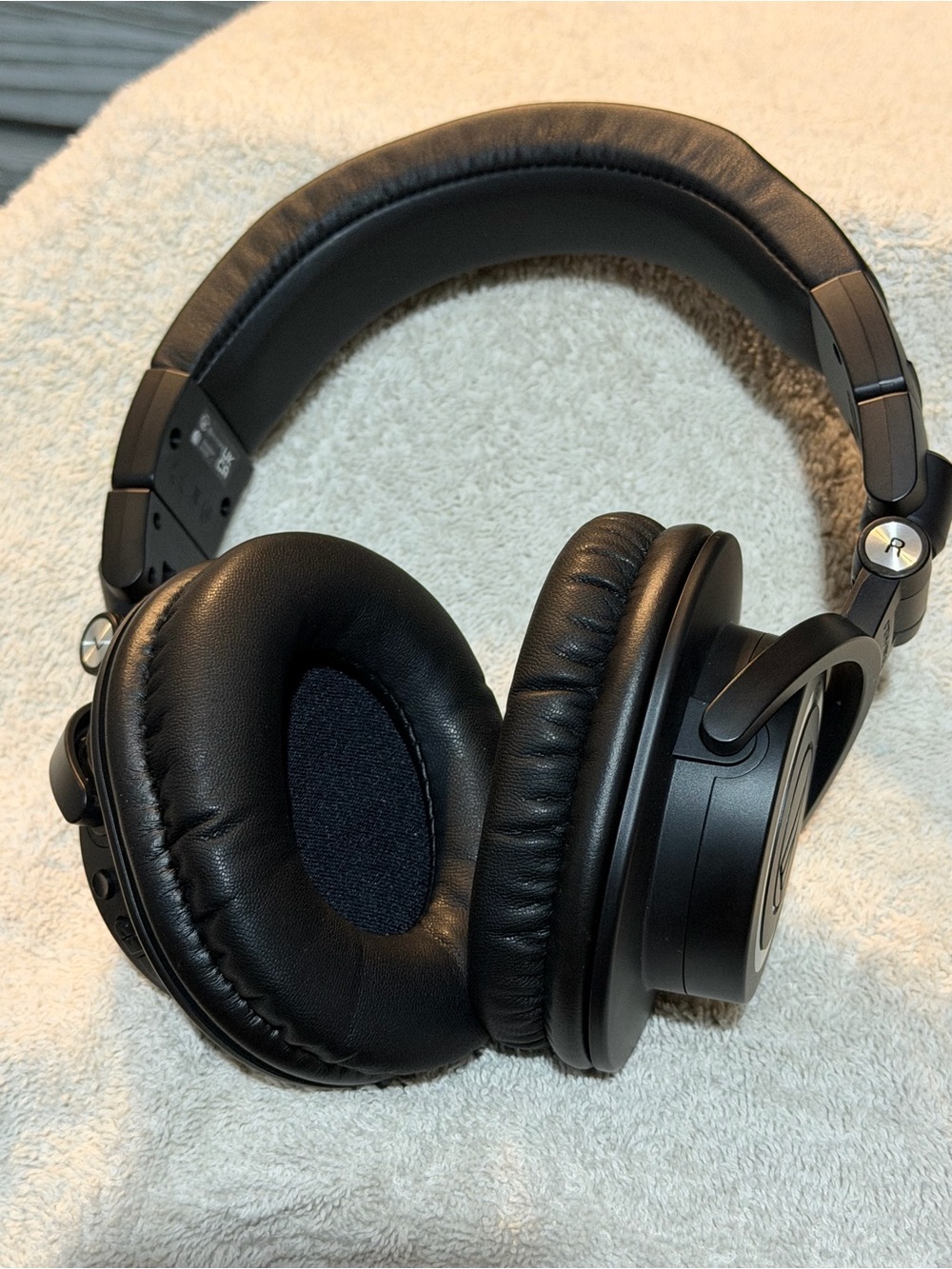 Audio Technica ATH-M50X Black Professional Headphones - Picture 5 of 6